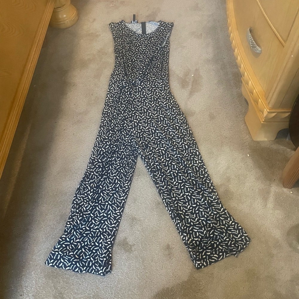 Jones New York cropped jumpsuit size small